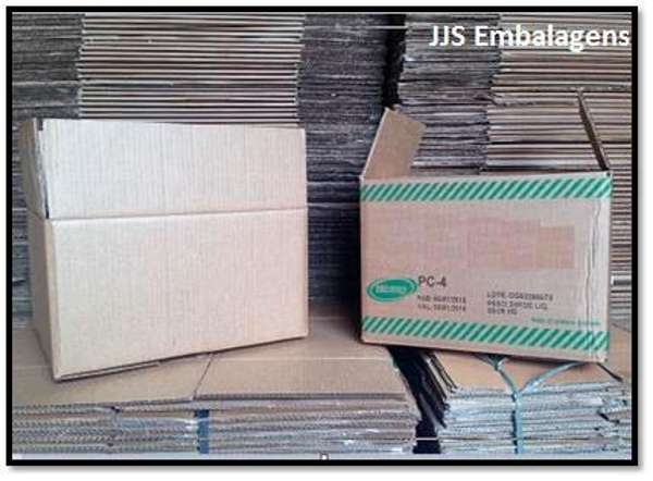 Caixa de papelão usada centro