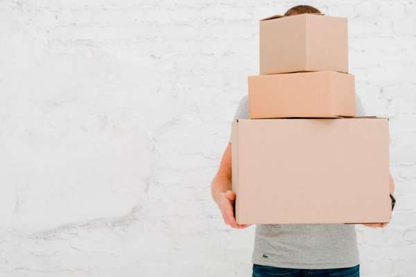 Caixa de papelão usada zona leste
